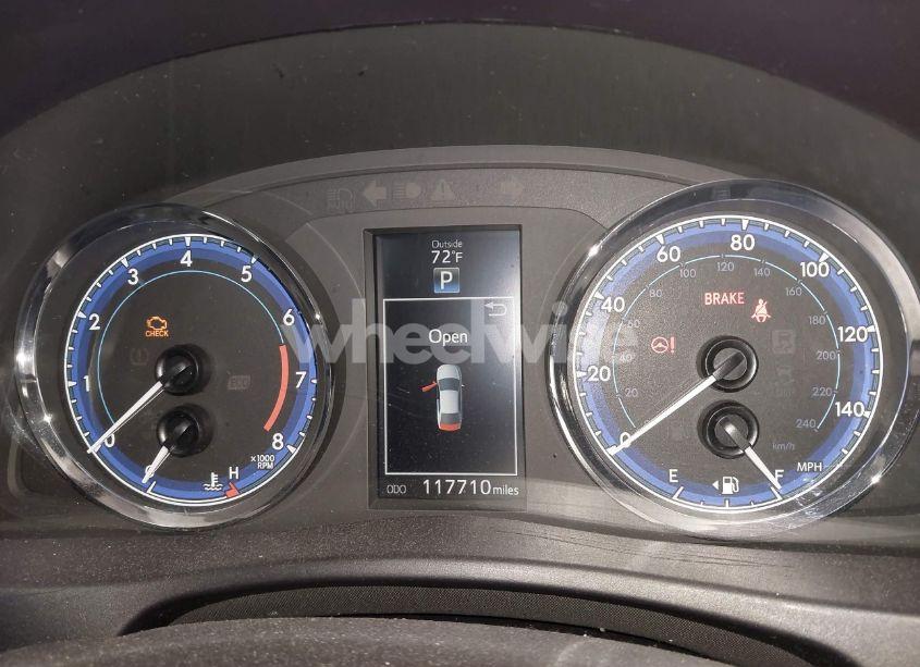 Photo 7 of 2017 Toyota Corolla SE (VIN 5YFBURHE7HP693037)