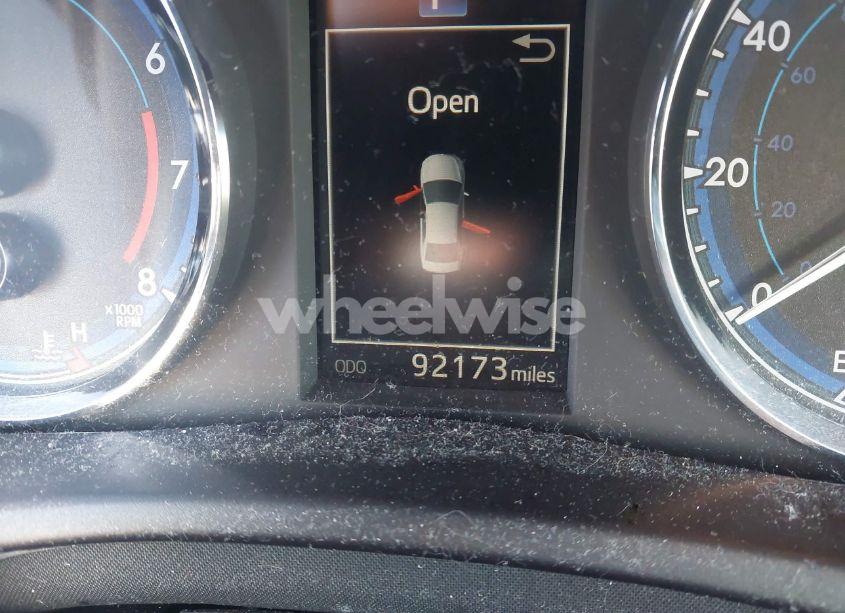 Photo 15 of 2017 Toyota Corolla SE (VIN 5YFBURHE7HP706367)