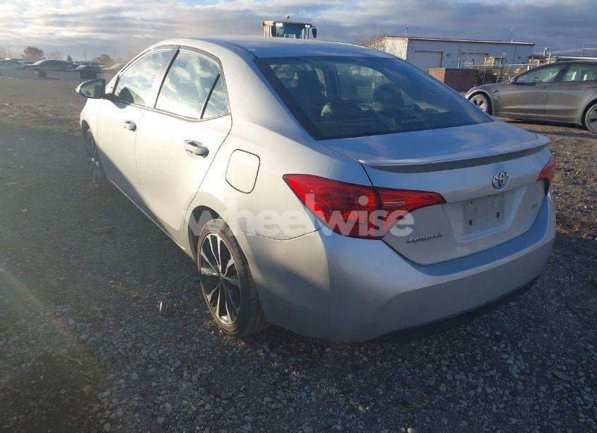 Photo 3 of 2017 Toyota Corolla SE (VIN 5YFBURHE7HP706367)