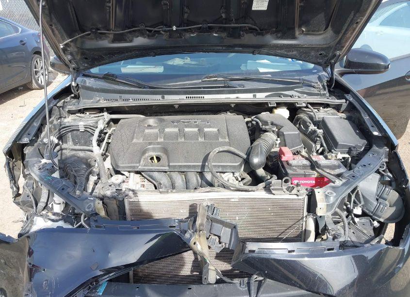 Photo 10 of 2017 Toyota Corolla LE (VIN 5YFBURHE7HP707597)