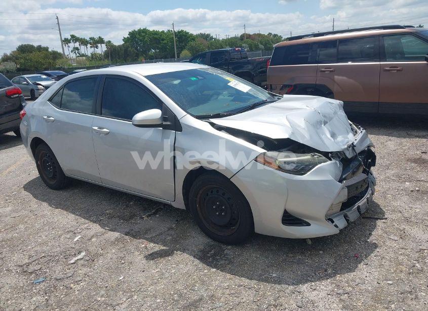 2017 Toyota Corolla LE (VIN 5YFBURHE7HP715912) main photo
