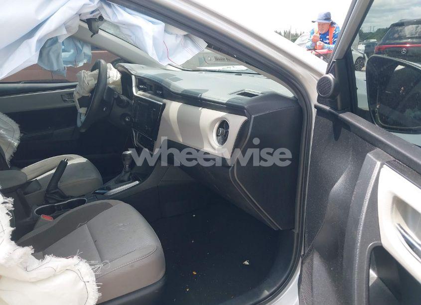 Photo 5 of 2017 Toyota Corolla LE (VIN 5YFBURHE7HP715912)