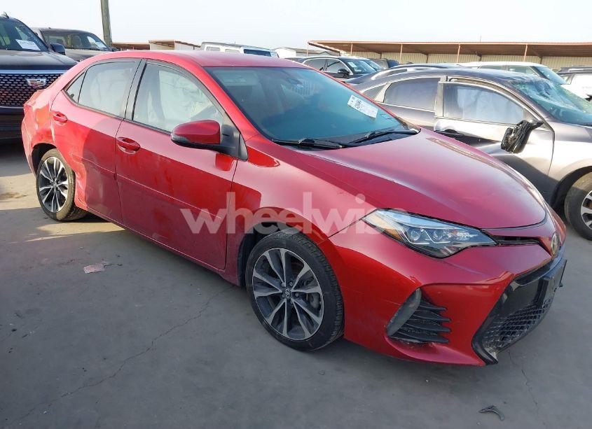 2018 Toyota Corolla SE (VIN 5YFBURHE7JP742744) main photo