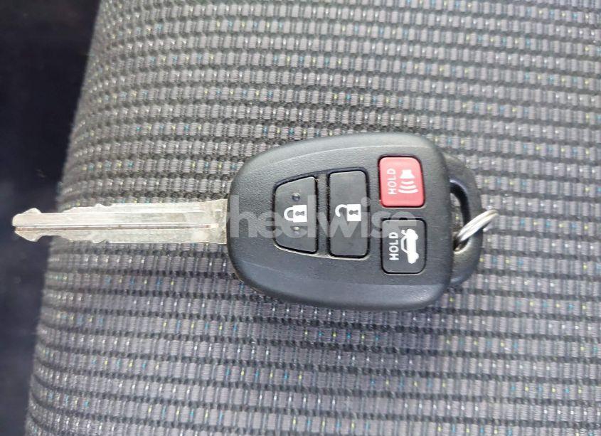 Photo 10 of 2018 Toyota Corolla SE (VIN 5YFBURHE7JP742744)