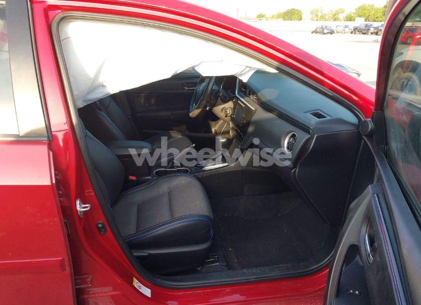 Photo 5 of 2018 Toyota Corolla SE (VIN 5YFBURHE7JP742744)