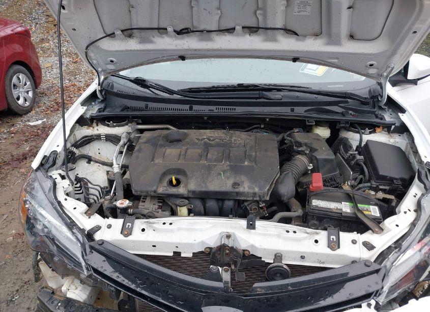 Photo 10 of 2018 Toyota Corolla LE (VIN 5YFBURHE7JP753503)