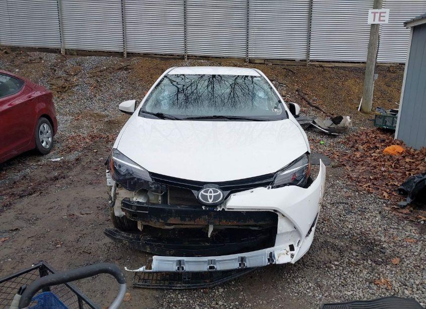 Photo 13 of 2018 Toyota Corolla LE (VIN 5YFBURHE7JP753503)