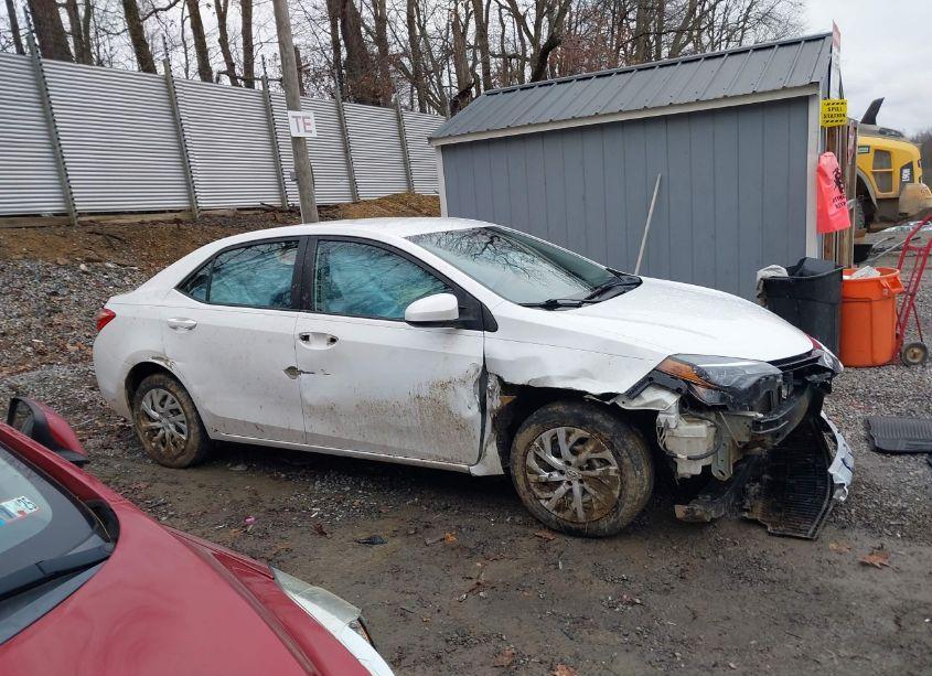 Photo 14 of 2018 Toyota Corolla LE (VIN 5YFBURHE7JP753503)