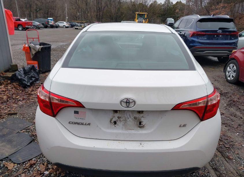 Photo 17 of 2018 Toyota Corolla LE (VIN 5YFBURHE7JP753503)