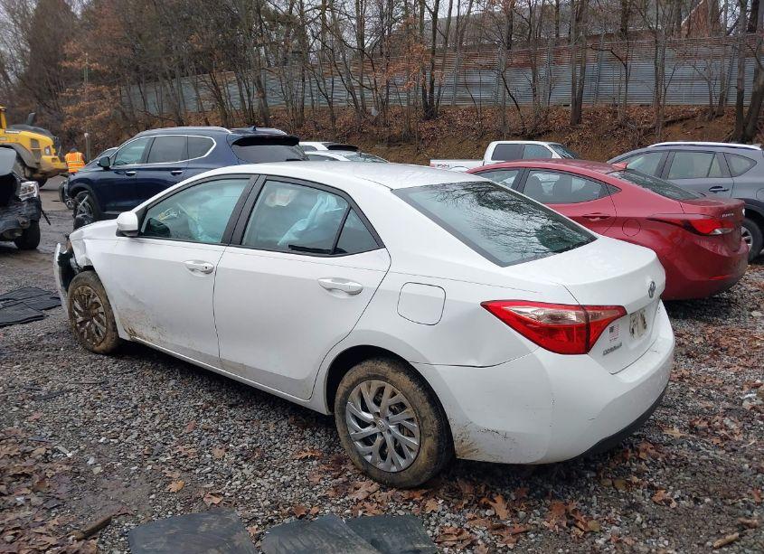 Photo 3 of 2018 Toyota Corolla LE (VIN 5YFBURHE7JP753503)