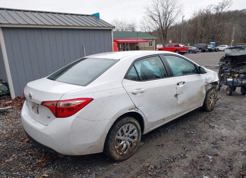 Photo 4 of 2018 Toyota Corolla LE (VIN 5YFBURHE7JP753503)