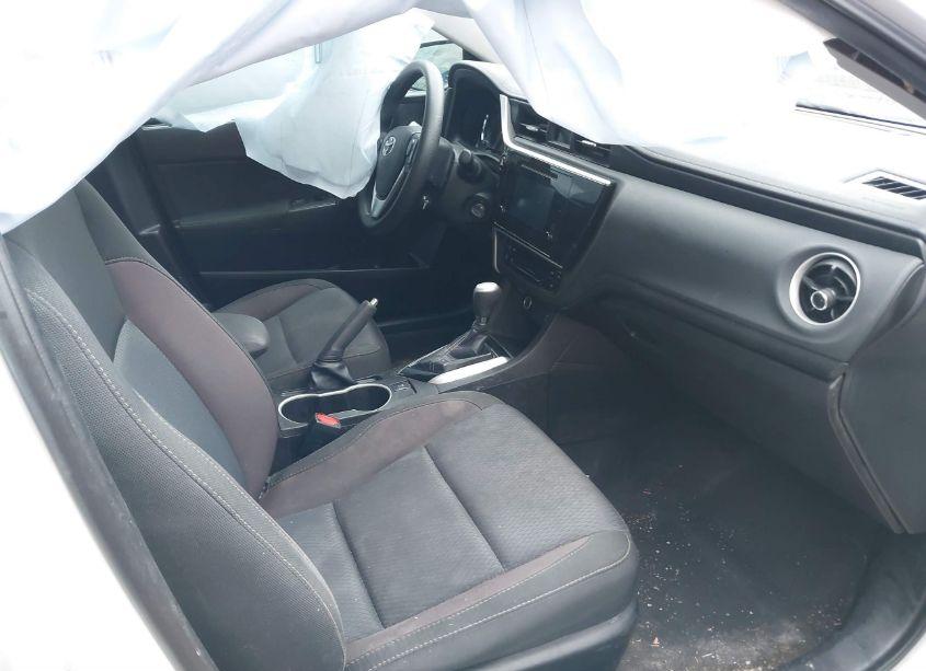 Photo 5 of 2018 Toyota Corolla LE (VIN 5YFBURHE7JP753503)