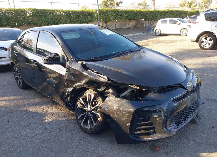 2018 Toyota Corolla SE (VIN 5YFBURHE7JP757809) main photo