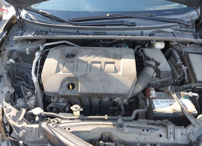 Photo 10 of 2018 Toyota Corolla SE (VIN 5YFBURHE7JP757809)