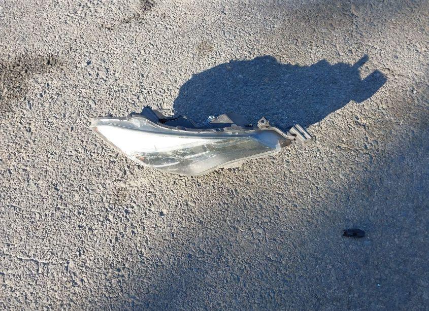 Photo 12 of 2018 Toyota Corolla SE (VIN 5YFBURHE7JP757809)