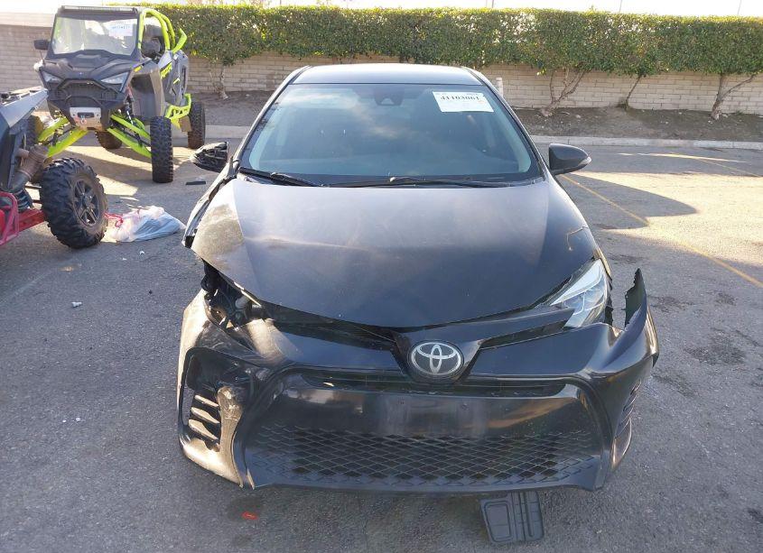 Photo 13 of 2018 Toyota Corolla SE (VIN 5YFBURHE7JP757809)