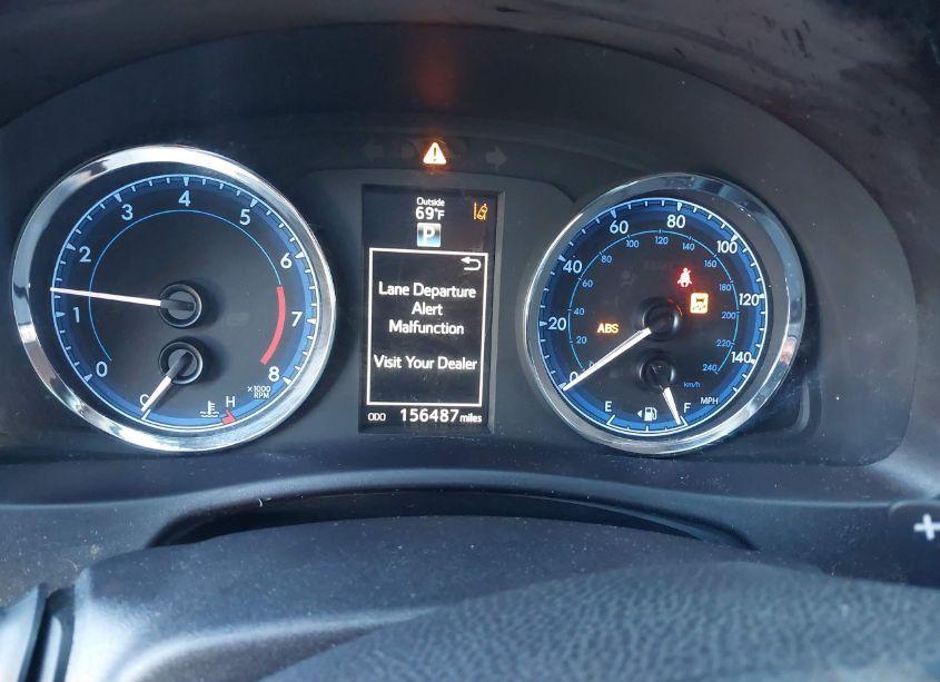 Photo 16 of 2018 Toyota Corolla SE (VIN 5YFBURHE7JP757809)