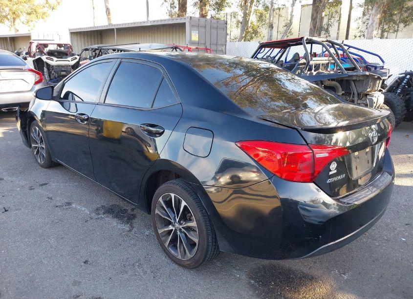 Photo 3 of 2018 Toyota Corolla SE (VIN 5YFBURHE7JP757809)