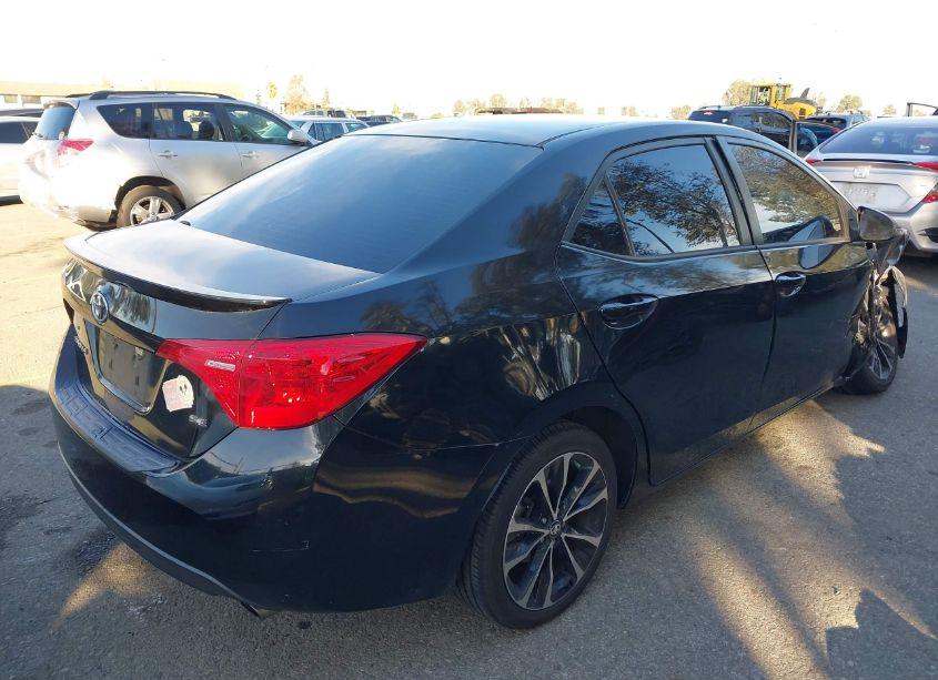 Photo 4 of 2018 Toyota Corolla SE (VIN 5YFBURHE7JP757809)