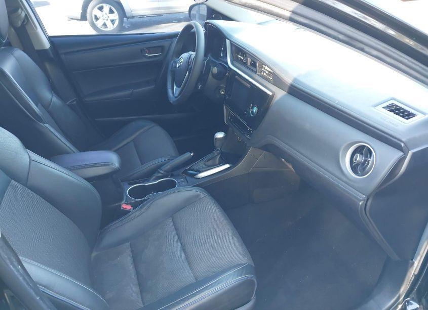 Photo 5 of 2018 Toyota Corolla SE (VIN 5YFBURHE7JP757809)