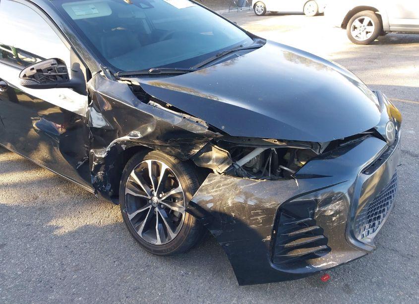 Photo 6 of 2018 Toyota Corolla SE (VIN 5YFBURHE7JP757809)