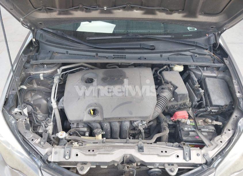 Photo 10 of 2018 Toyota Corolla SE (VIN 5YFBURHE7JP758393)