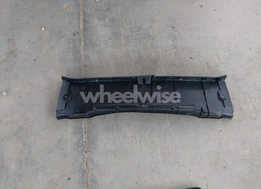 Photo 12 of 2018 Toyota Corolla SE (VIN 5YFBURHE7JP758393)