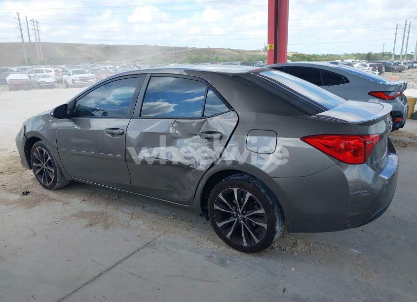 Photo 15 of 2018 Toyota Corolla SE (VIN 5YFBURHE7JP758393)