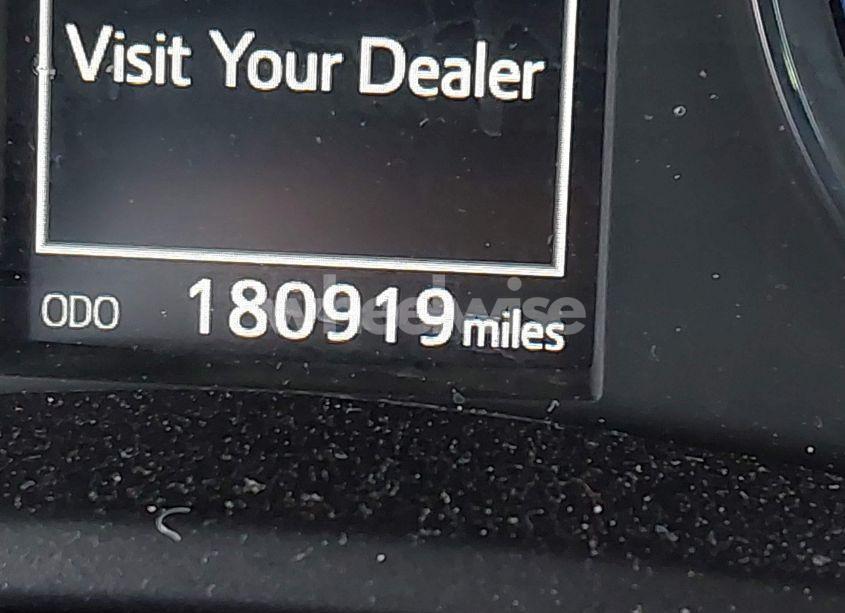 Photo 16 of 2018 Toyota Corolla SE (VIN 5YFBURHE7JP758393)