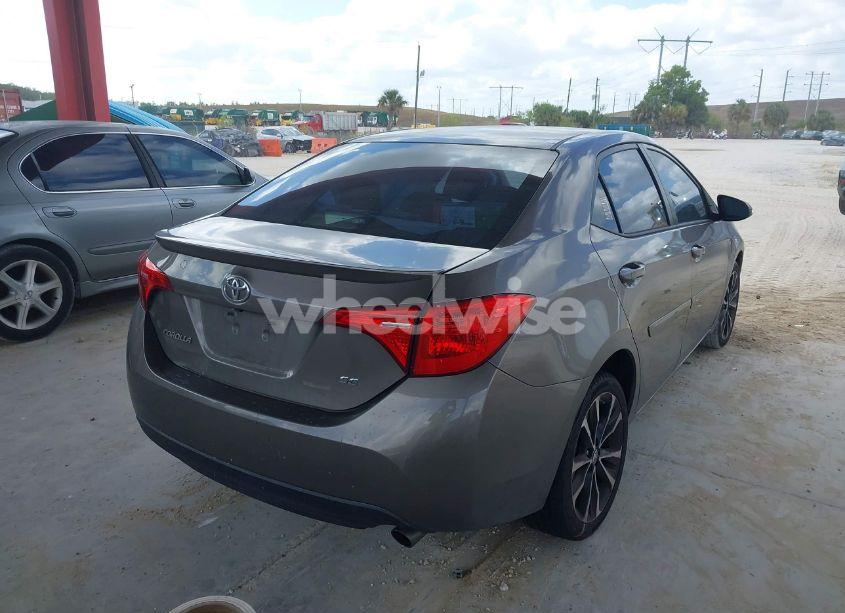 Photo 4 of 2018 Toyota Corolla SE (VIN 5YFBURHE7JP758393)