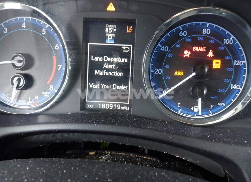 Photo 7 of 2018 Toyota Corolla SE (VIN 5YFBURHE7JP758393)