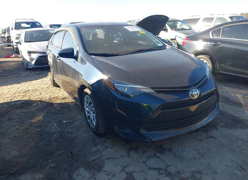 2018 Toyota Corolla LE (VIN 5YFBURHE7JP759365) main photo