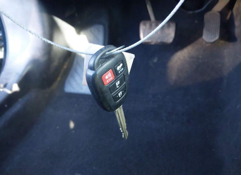 Photo 11 of 2018 Toyota Corolla LE (VIN 5YFBURHE7JP759365)