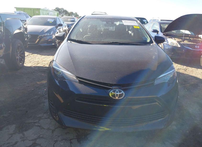 Photo 12 of 2018 Toyota Corolla LE (VIN 5YFBURHE7JP759365)