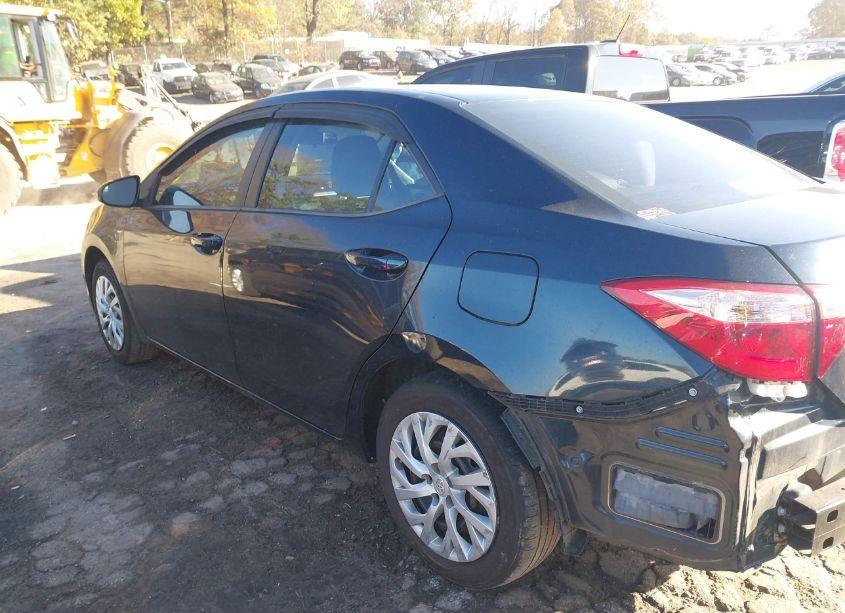 Photo 14 of 2018 Toyota Corolla LE (VIN 5YFBURHE7JP759365)