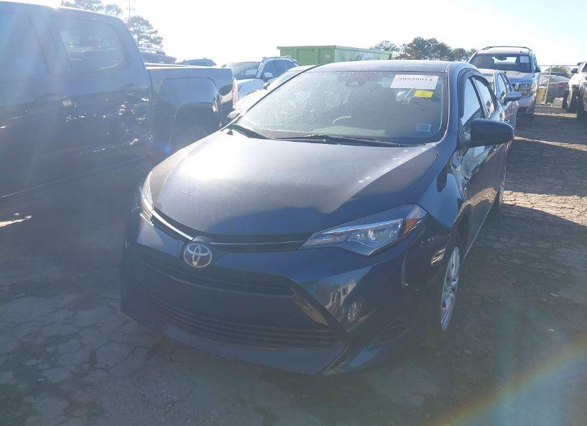Photo 2 of 2018 Toyota Corolla LE (VIN 5YFBURHE7JP759365)