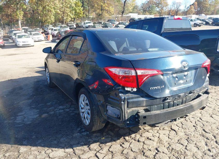 Photo 3 of 2018 Toyota Corolla LE (VIN 5YFBURHE7JP759365)