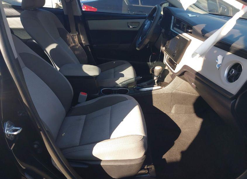 Photo 5 of 2018 Toyota Corolla LE (VIN 5YFBURHE7JP759365)