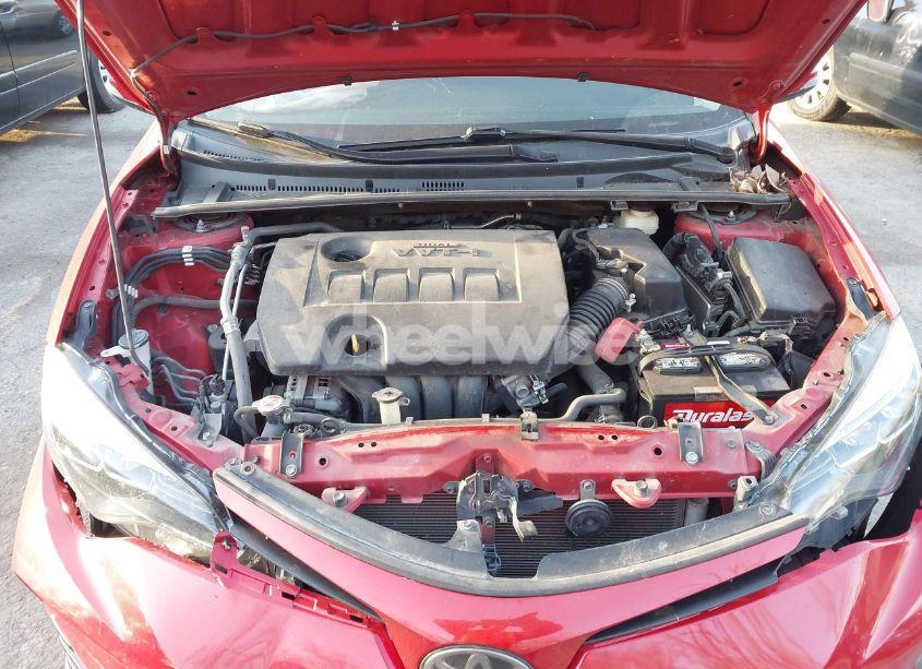 Photo 10 of 2018 Toyota Corolla SE (VIN 5YFBURHE7JP759852)