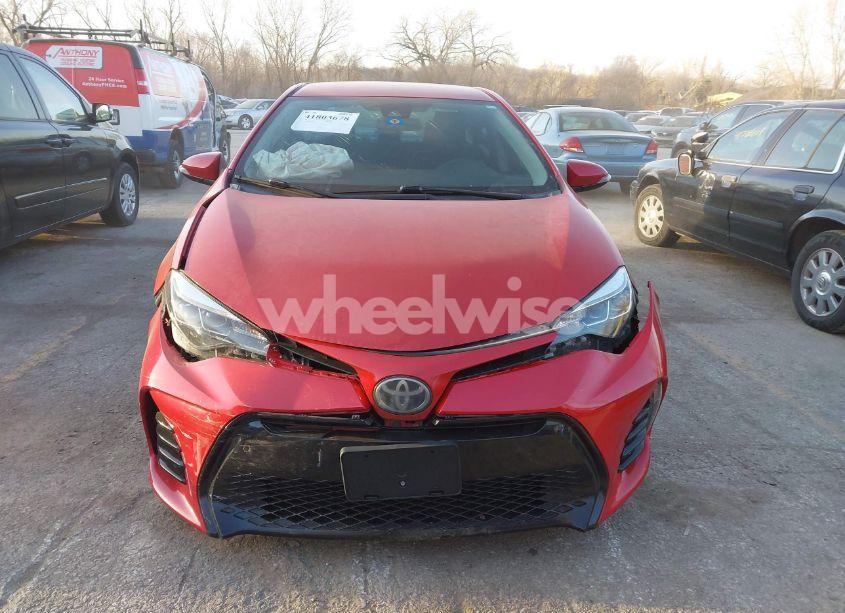 Photo 12 of 2018 Toyota Corolla SE (VIN 5YFBURHE7JP759852)