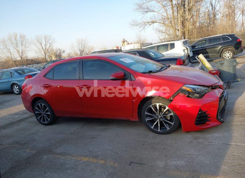 Photo 13 of 2018 Toyota Corolla SE (VIN 5YFBURHE7JP759852)