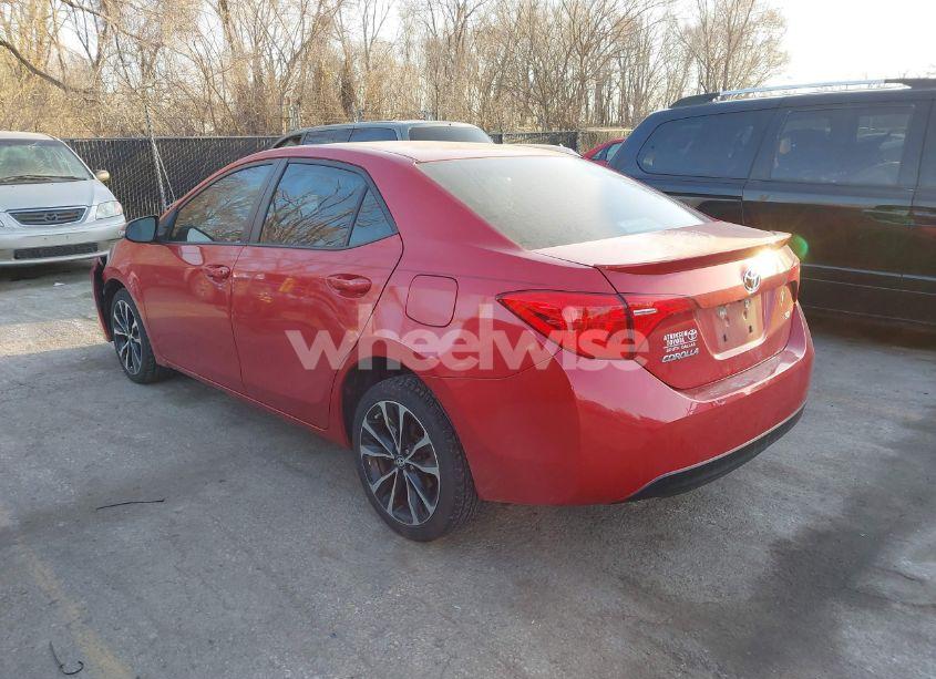 Photo 3 of 2018 Toyota Corolla SE (VIN 5YFBURHE7JP759852)