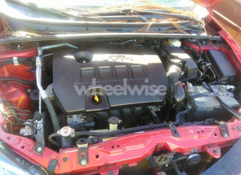 Photo 10 of 2018 Toyota Corolla LE (VIN 5YFBURHE7JP766817)