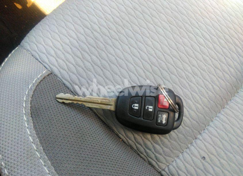 Photo 11 of 2018 Toyota Corolla LE (VIN 5YFBURHE7JP766817)