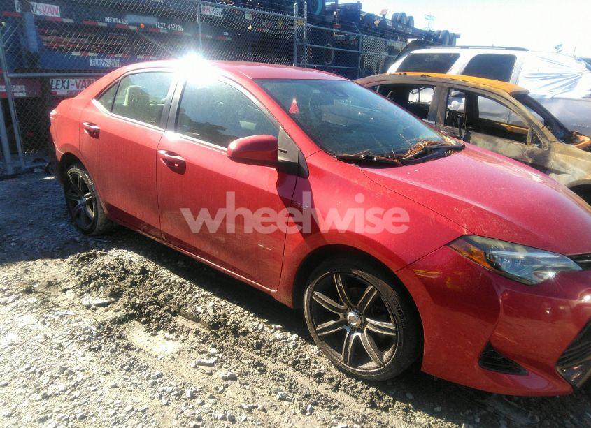 Photo 13 of 2018 Toyota Corolla LE (VIN 5YFBURHE7JP766817)