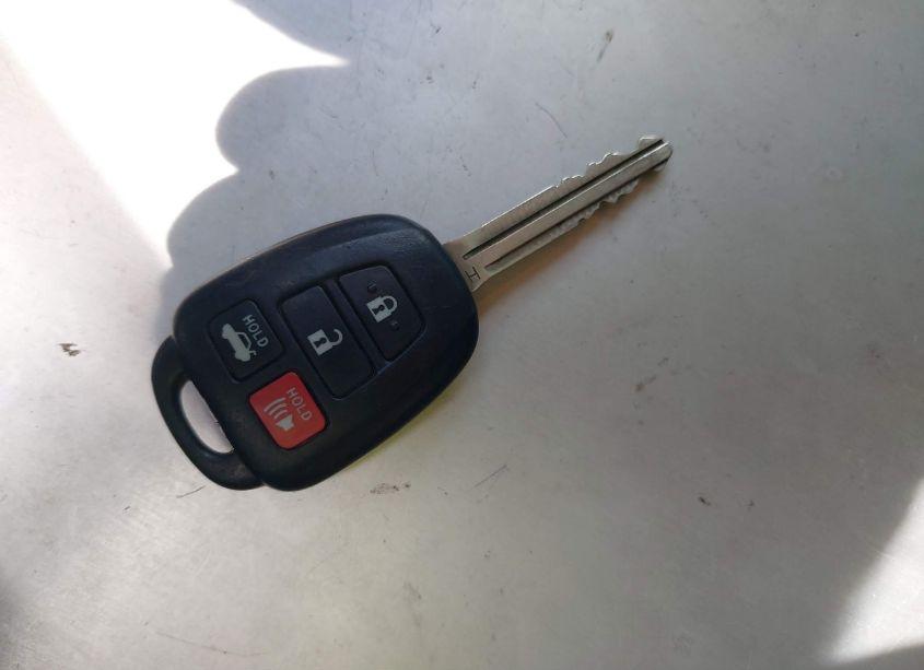 Photo 11 of 2018 Toyota Corolla SE (VIN 5YFBURHE7JP796089)