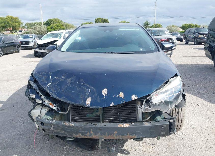 Photo 12 of 2018 Toyota Corolla SE (VIN 5YFBURHE7JP796089)