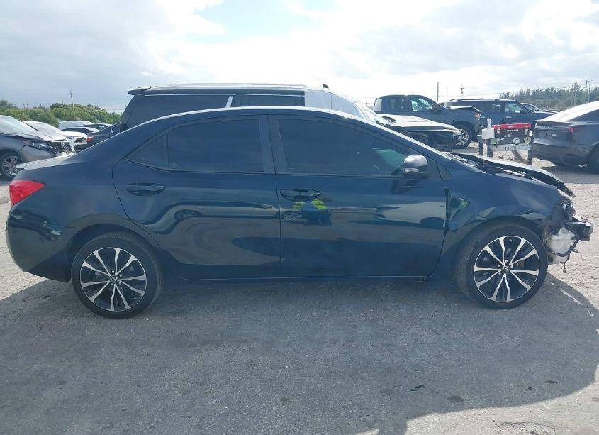Photo 13 of 2018 Toyota Corolla SE (VIN 5YFBURHE7JP796089)
