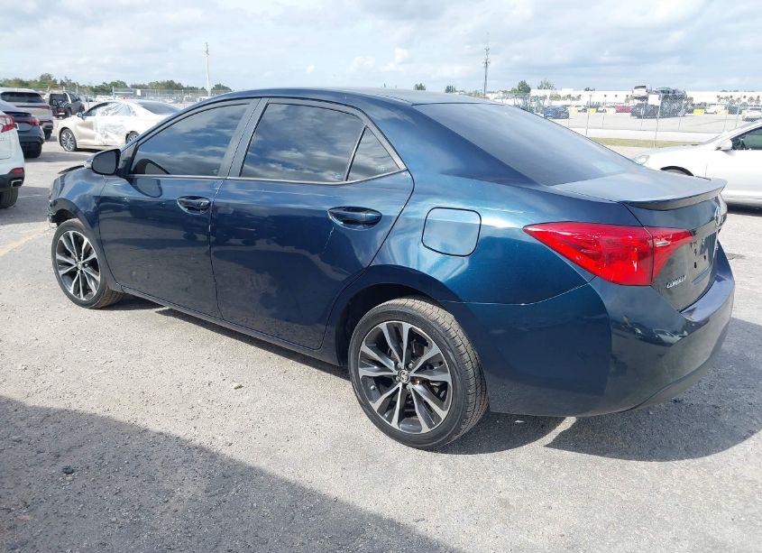Photo 3 of 2018 Toyota Corolla SE (VIN 5YFBURHE7JP796089)