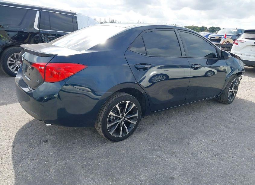 Photo 4 of 2018 Toyota Corolla SE (VIN 5YFBURHE7JP796089)